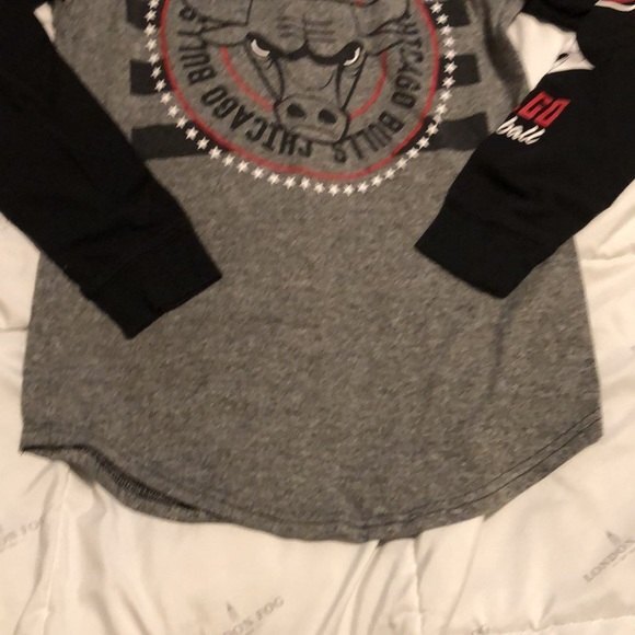 Chicago bulls long sleeve shirt size small mens - Picture 2 of 6